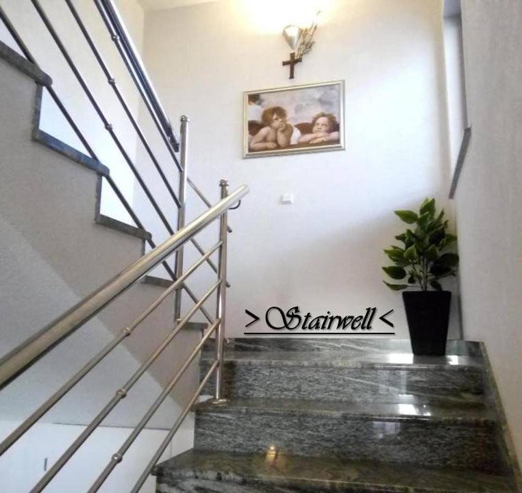 House White Stone Split Διαμέρισμα Ποντστράνα Εξωτερικό φωτογραφία