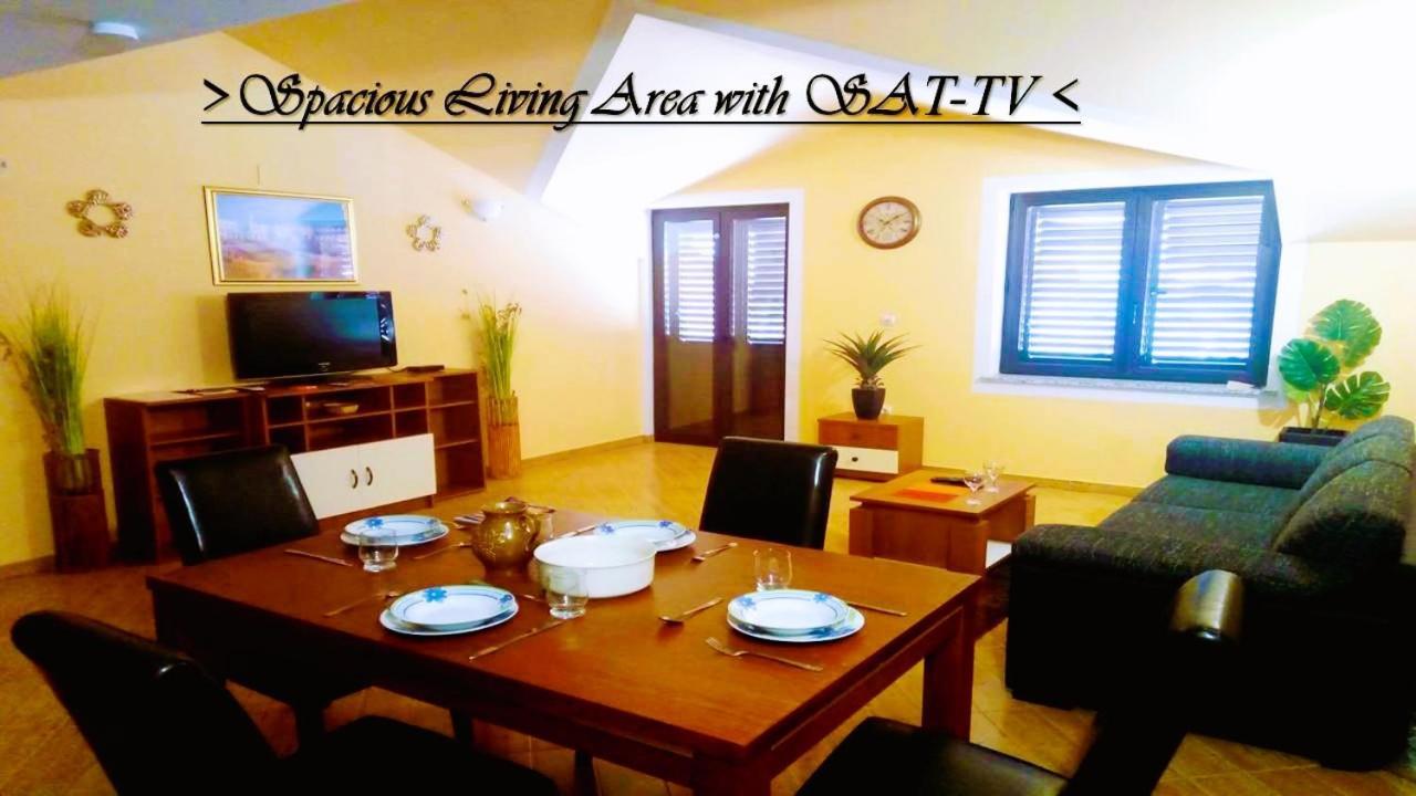 House White Stone Split Διαμέρισμα Ποντστράνα Εξωτερικό φωτογραφία